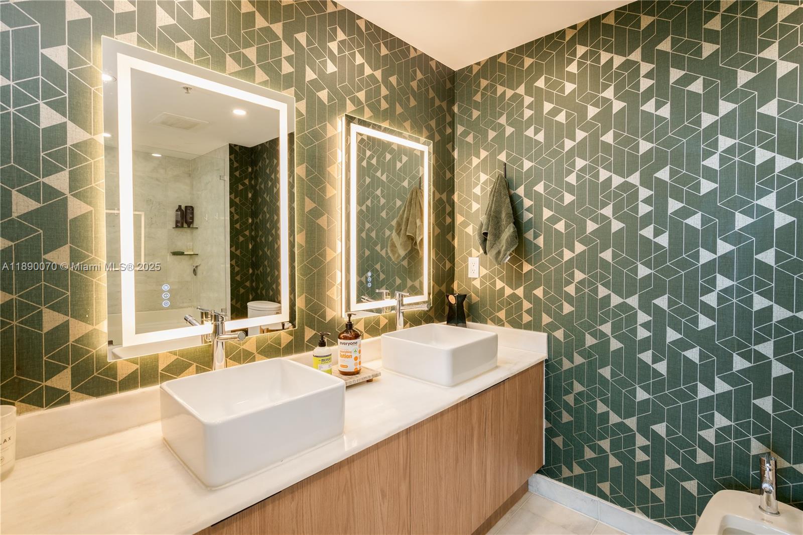 image Blue On The Bay3