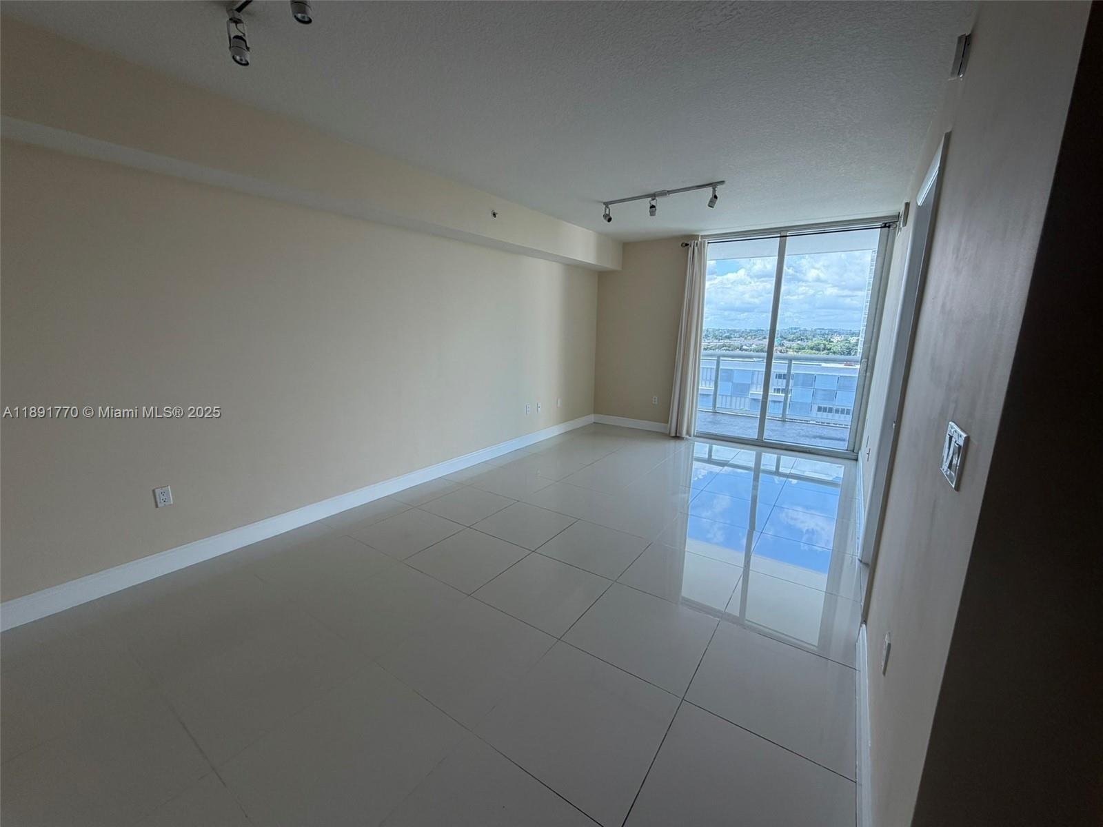 1871 NW S Riv Dr #1104