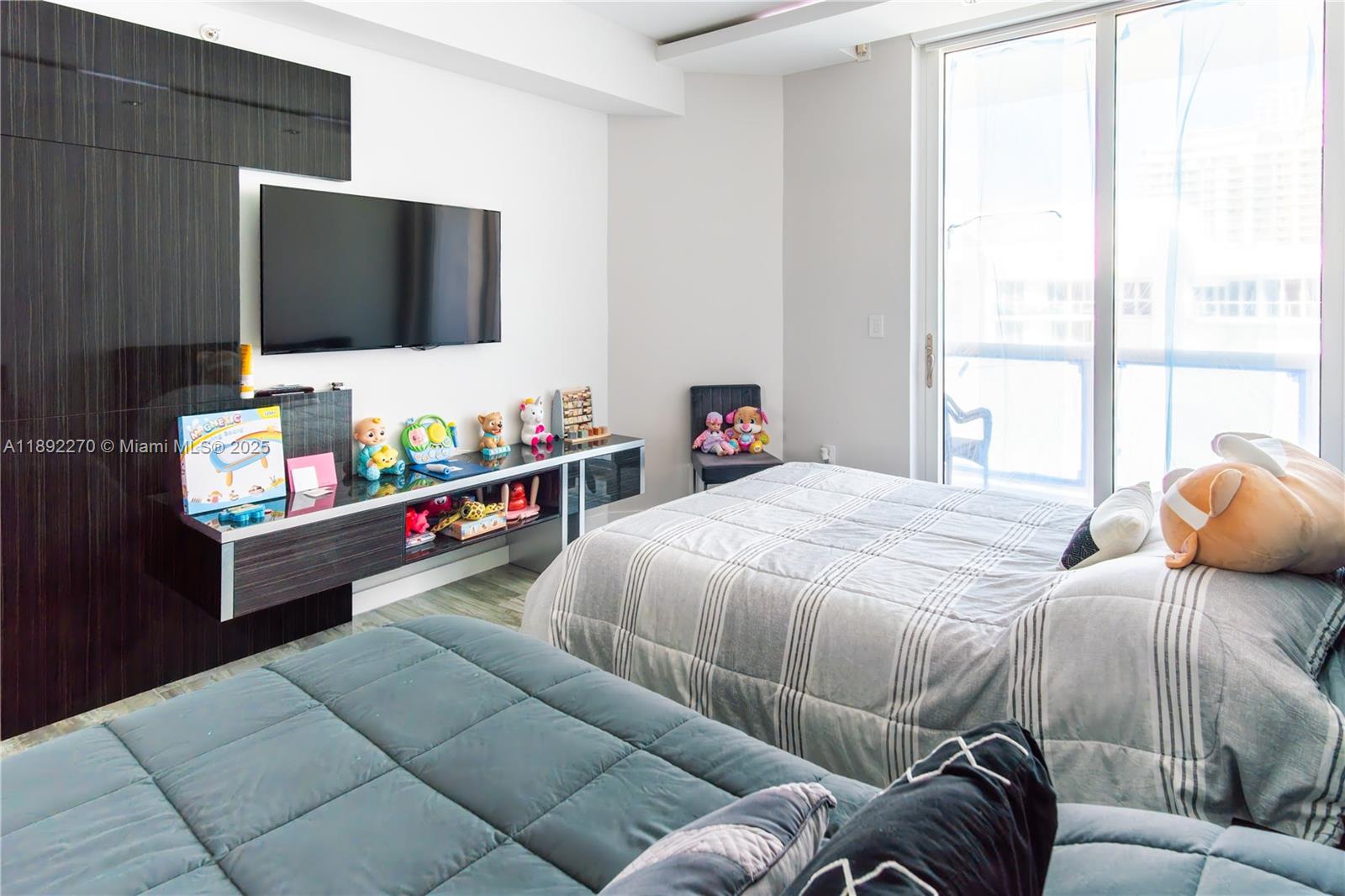 16425 Collins Ave #OS16A Sunny Isles Beach, FL 33160