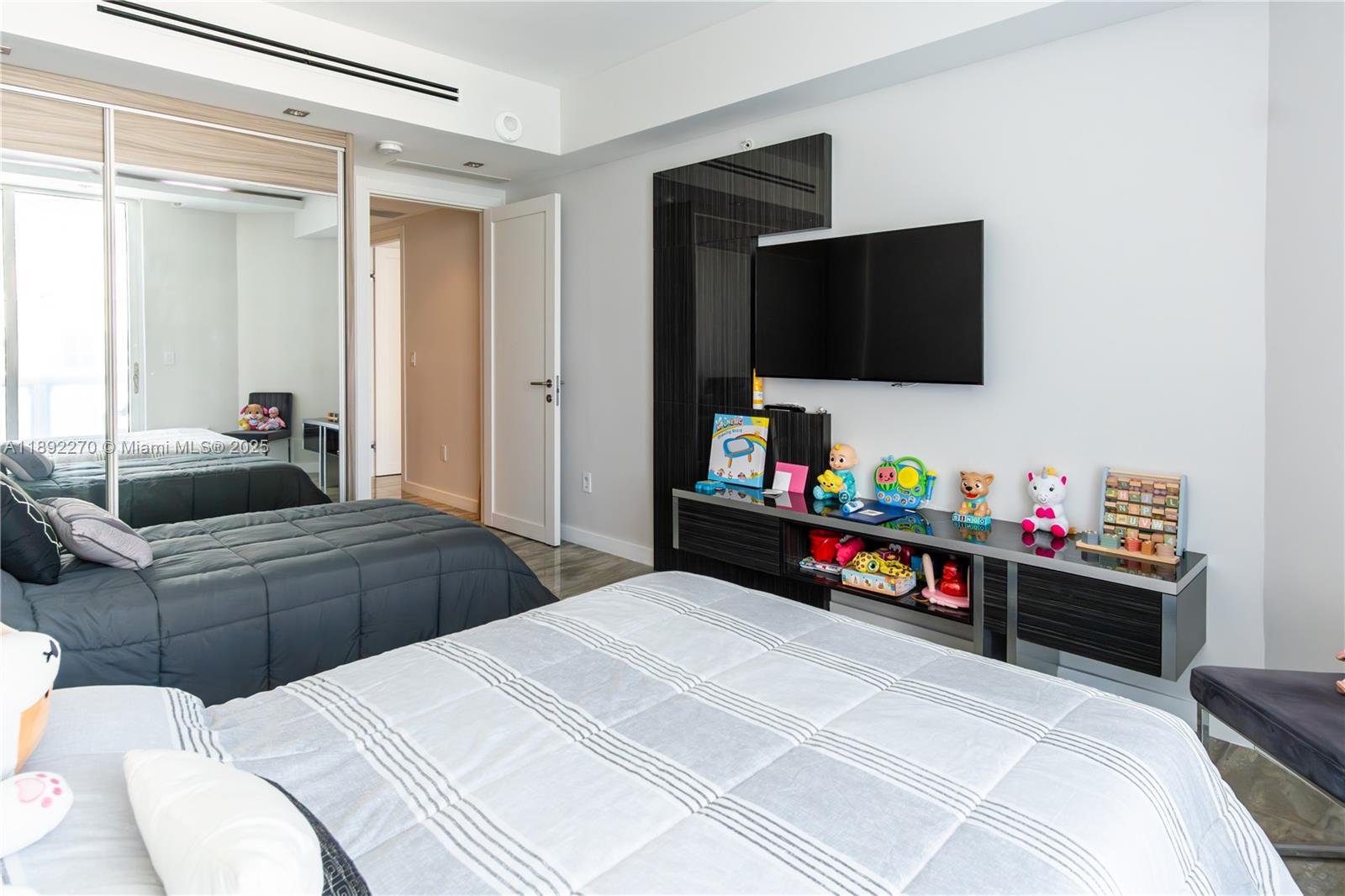 16425 Collins Ave #OS16A Sunny Isles Beach, FL 33160