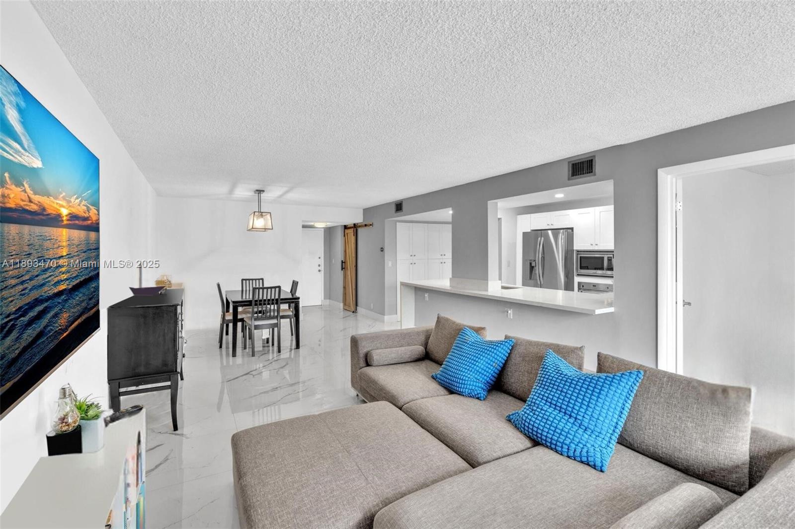 1000 Parkview Dr #329