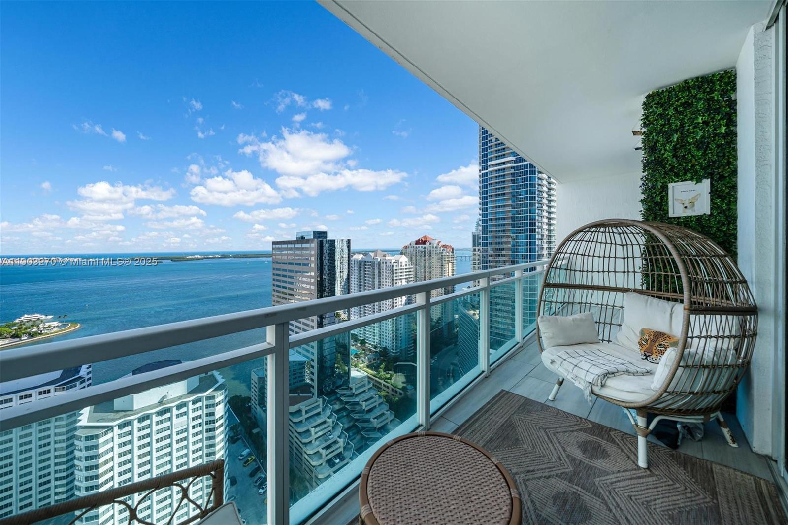 951 Brickell Ave #3504