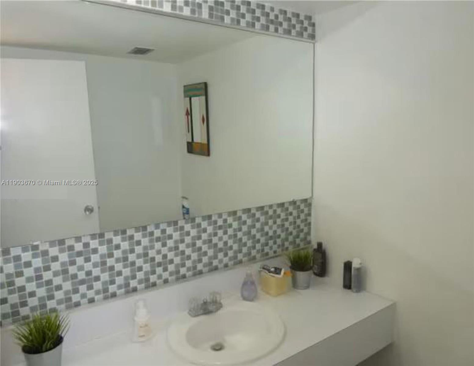 900 Bay Dr #209 Miami Beach, FL 33141