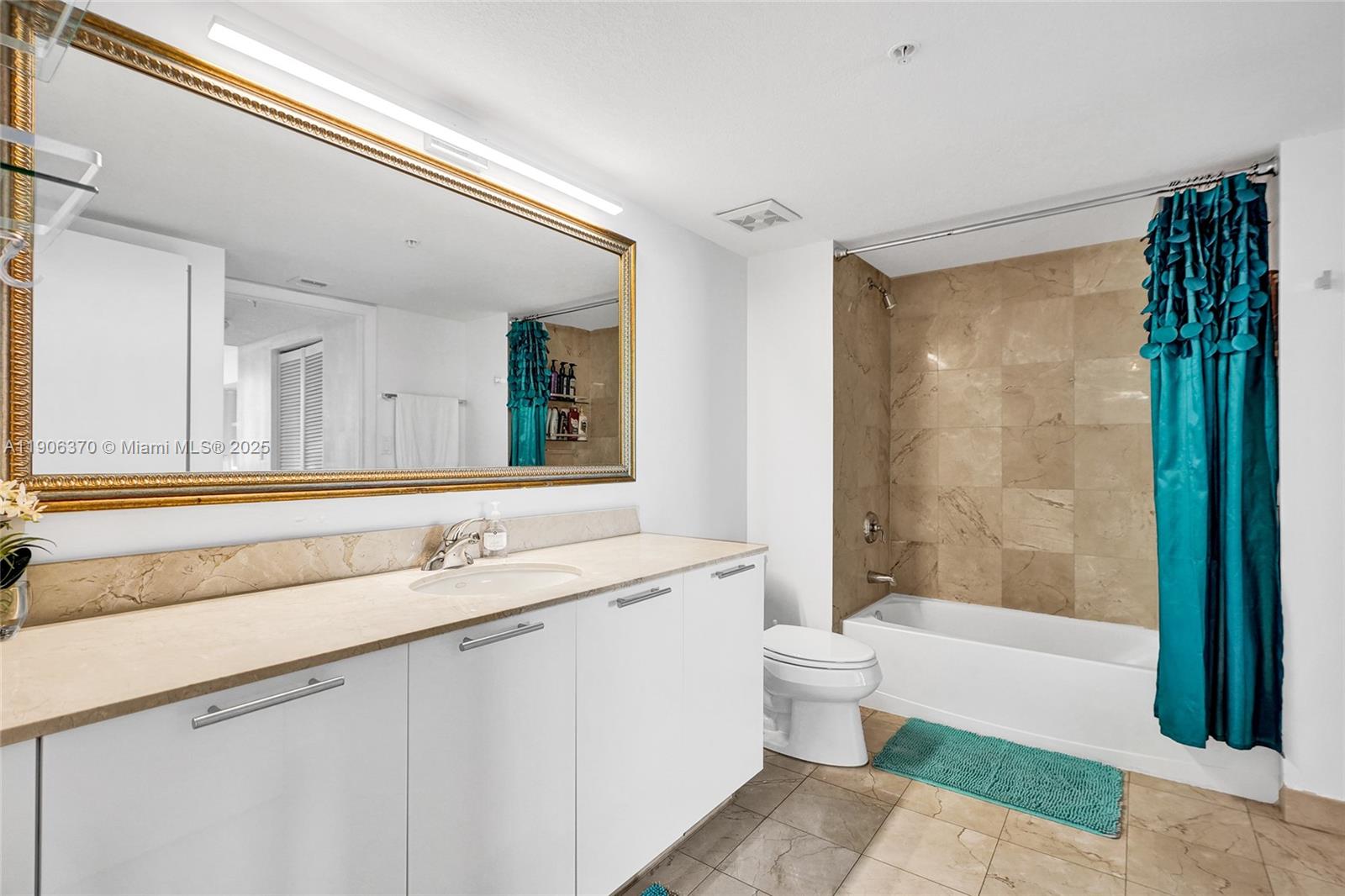 image 1800 Club Condominium9