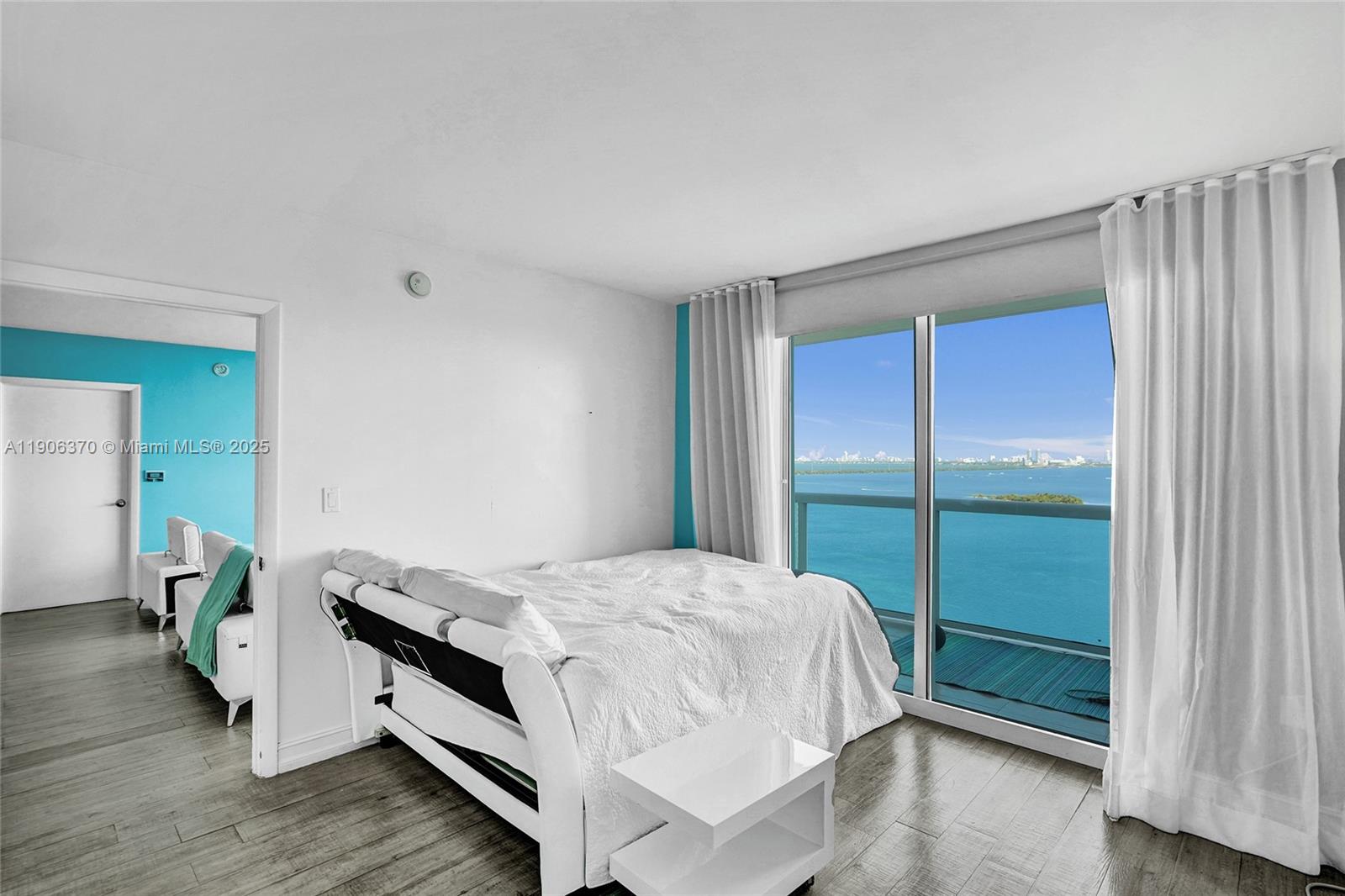 image 1800 Club Condominium11