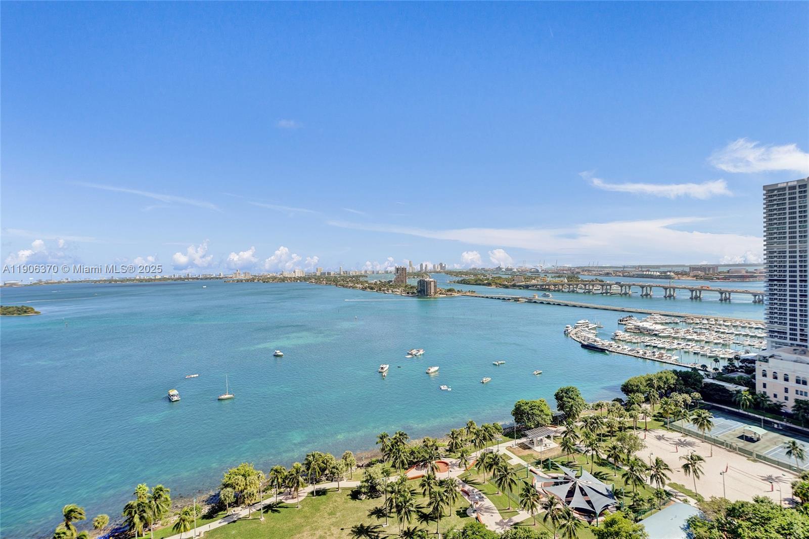 image 1800 Club Condominium16