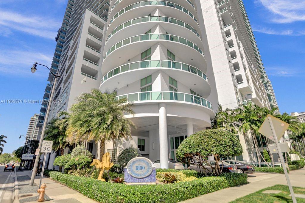 image 1800 Club Condominium21