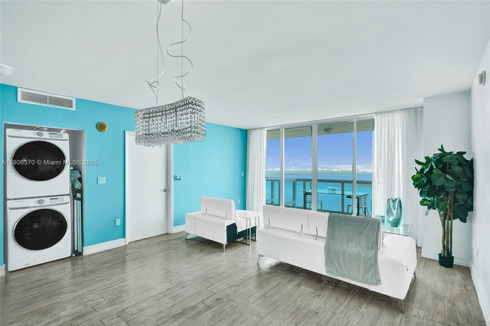 image 1800 Club Condominium5