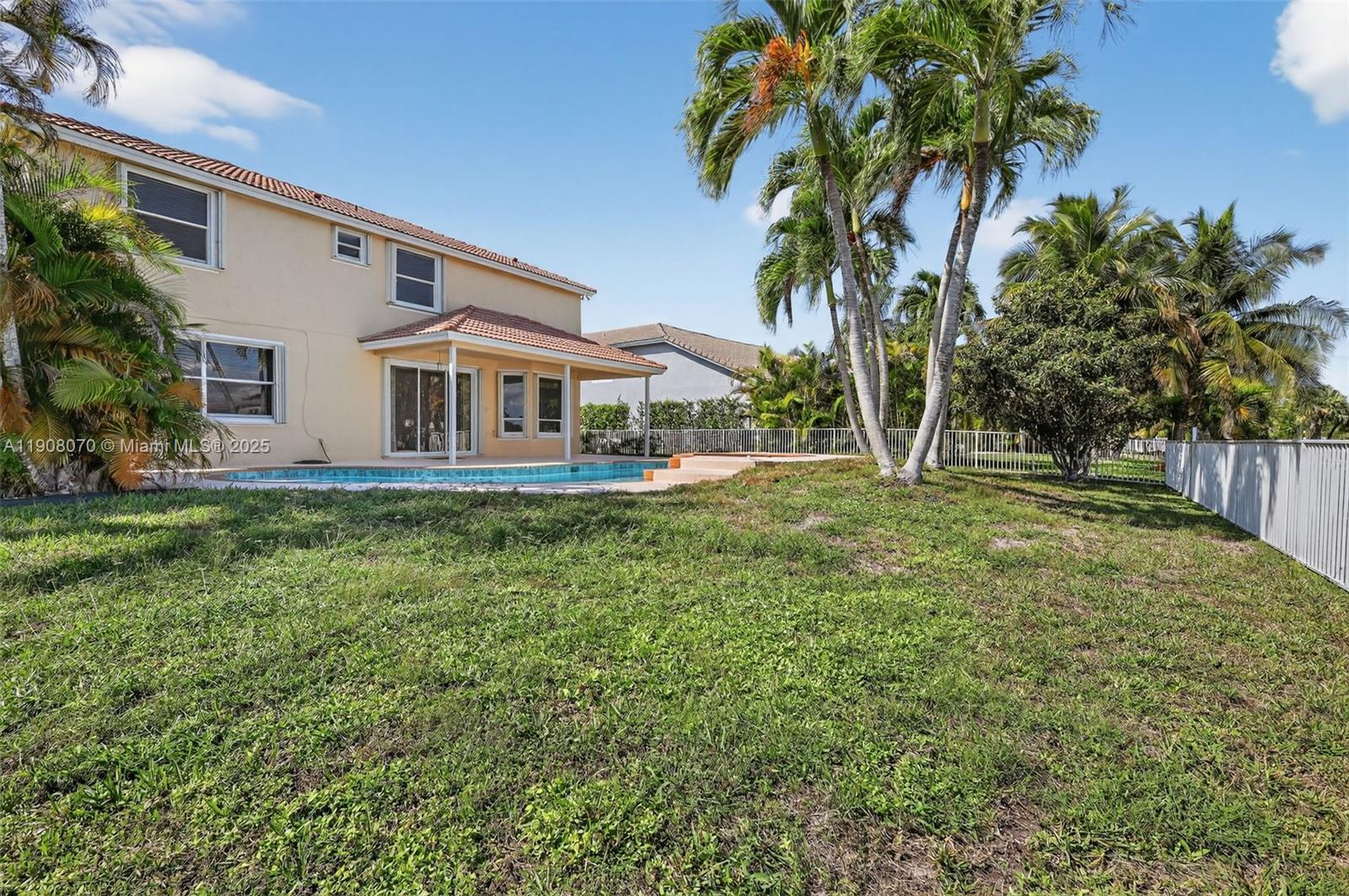 1351 NW 139th Ave Pembroke Pines, FL 33028