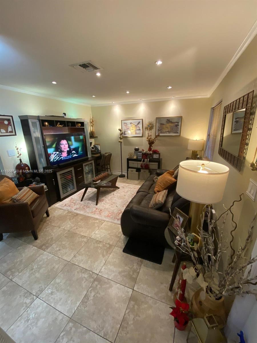 2098 NE 167th St #2-118 North Miami Beach, FL 33162