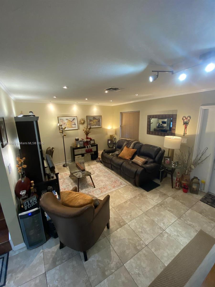 2098 NE 167th St #2-118 North Miami Beach, FL 33162