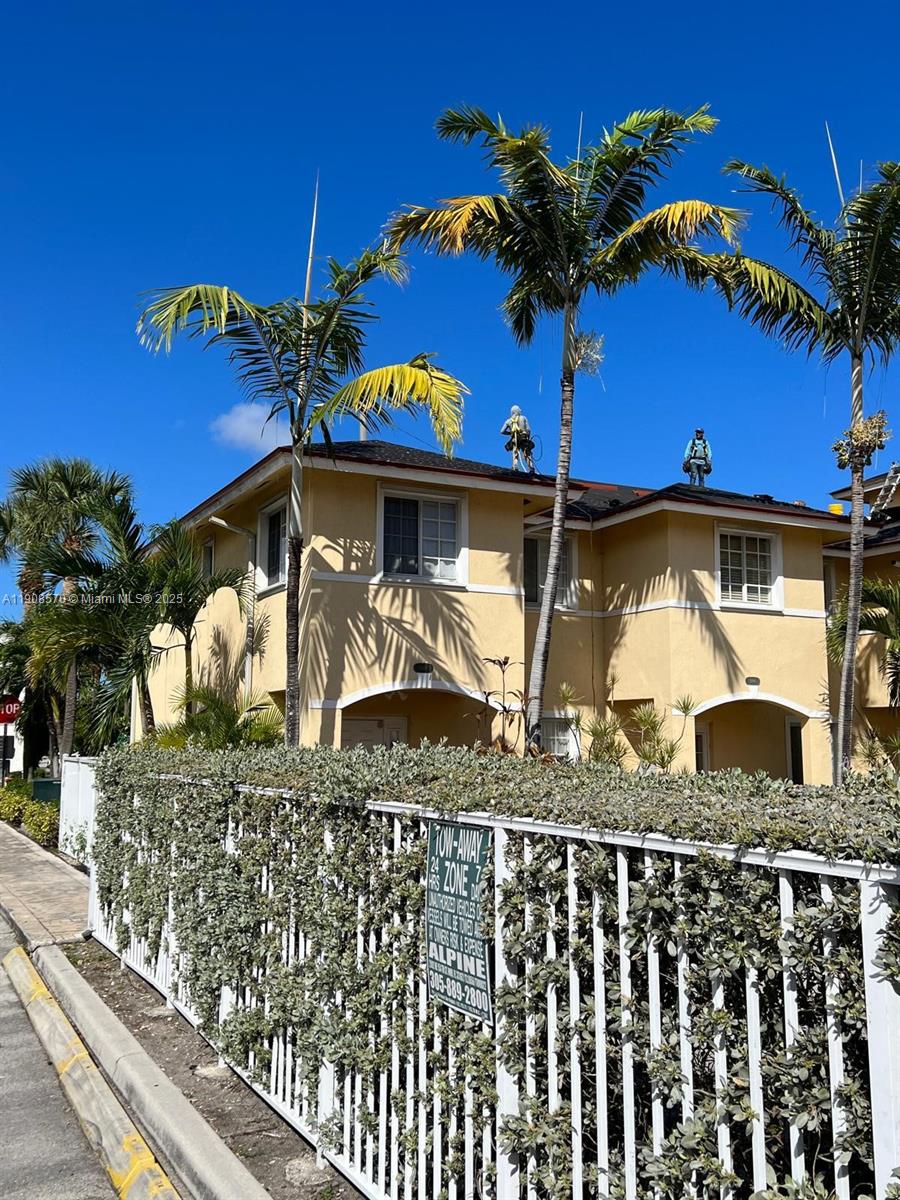 2098 NE 167th St #2-118 North Miami Beach, FL 33162