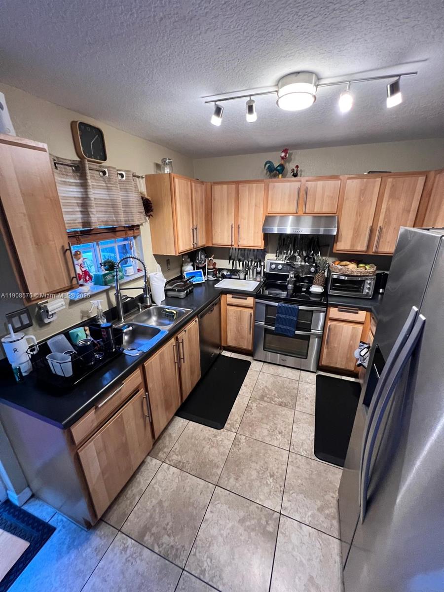 2098 NE 167th St #2-118 North Miami Beach, FL 33162