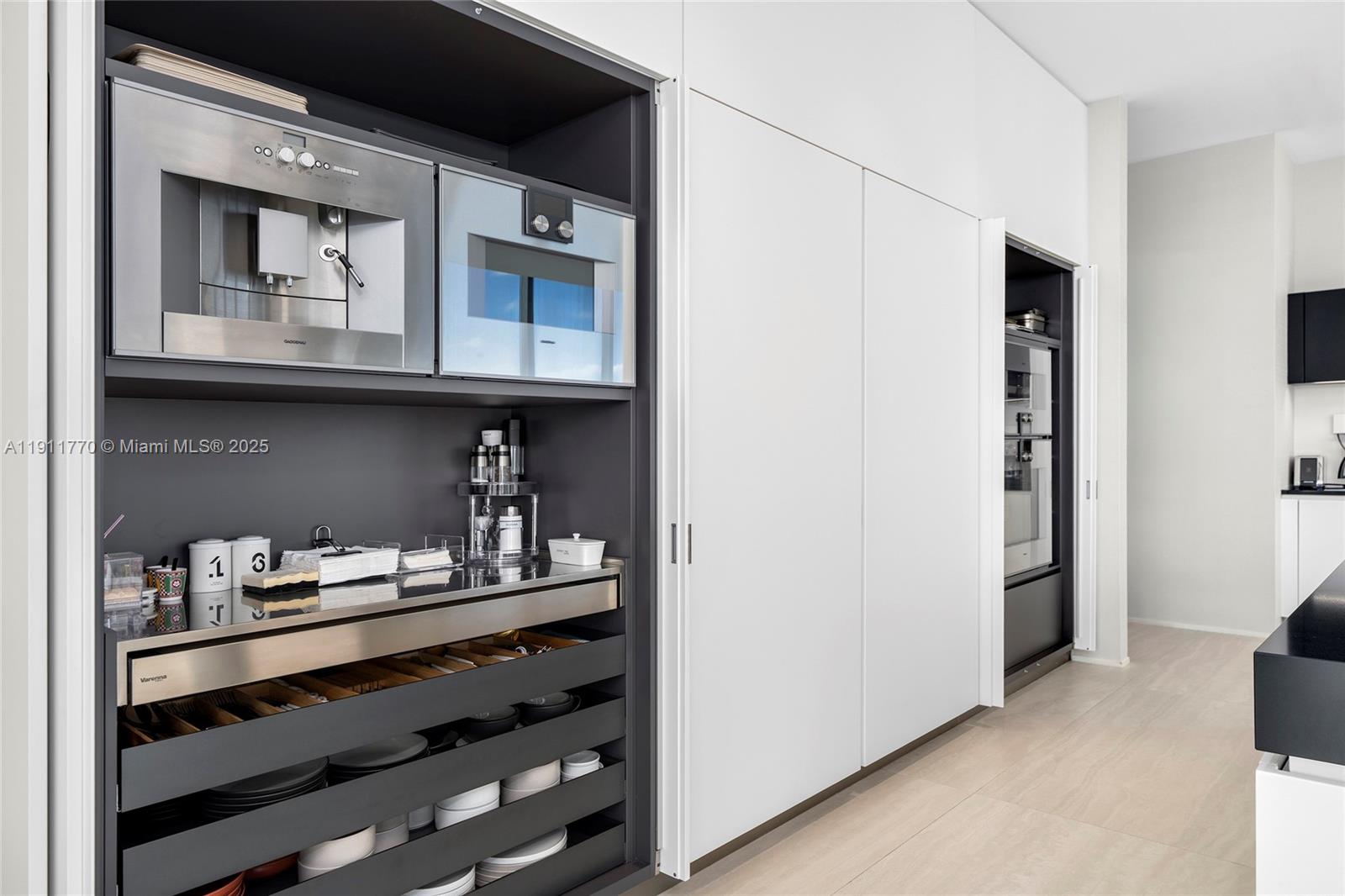 1000 Biscayne Blvd #5101 Miami, FL 33132