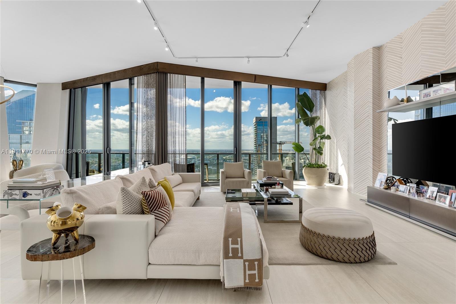 1000 Biscayne Blvd #5101 Miami, FL 33132