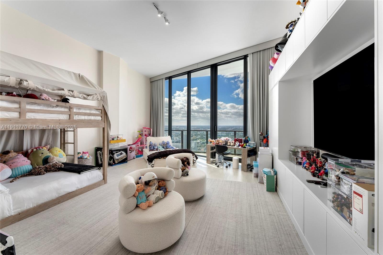 1000 Biscayne Blvd #5101 Miami, FL 33132