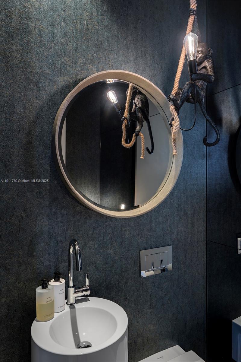 1000 Biscayne Blvd #5101 Miami, FL 33132