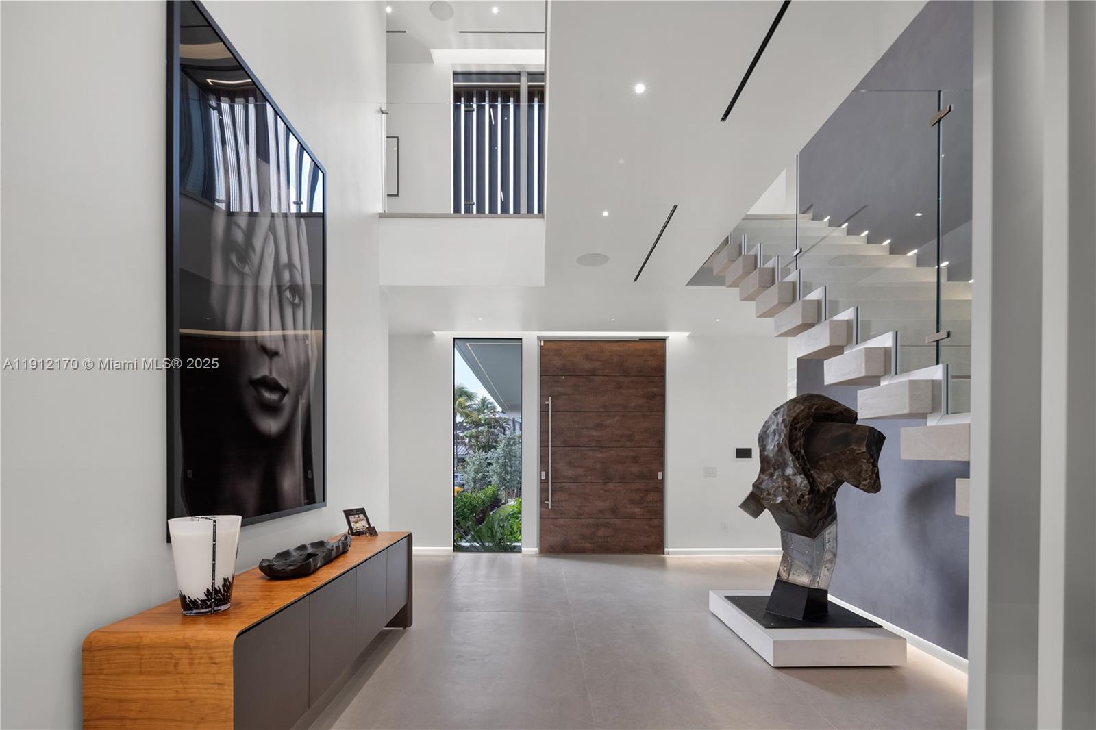 501 Palm Dr Hallandale Beach, FL 33009