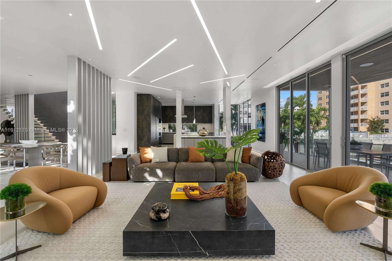 501 Palm Dr Hallandale Beach, FL 33009