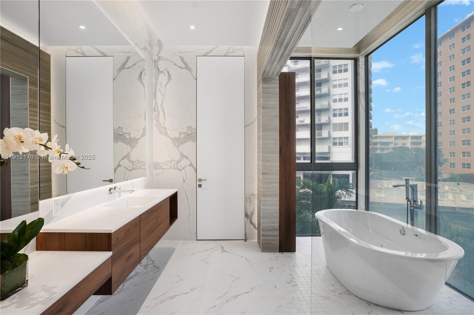 501 Palm Dr Hallandale Beach, FL 33009