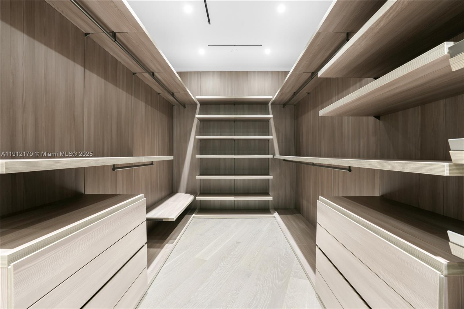 501 Palm Dr Hallandale Beach, FL 33009