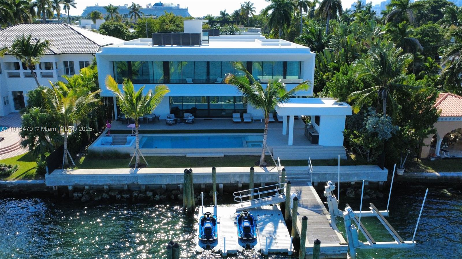 375 N Hibiscus Dr Miami Beach, FL 33139