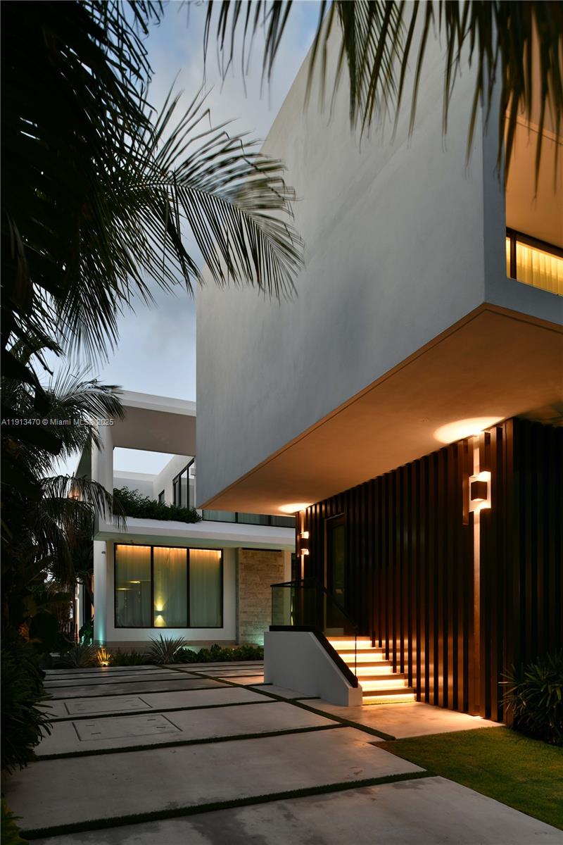 375 N Hibiscus Dr Miami Beach, FL 33139