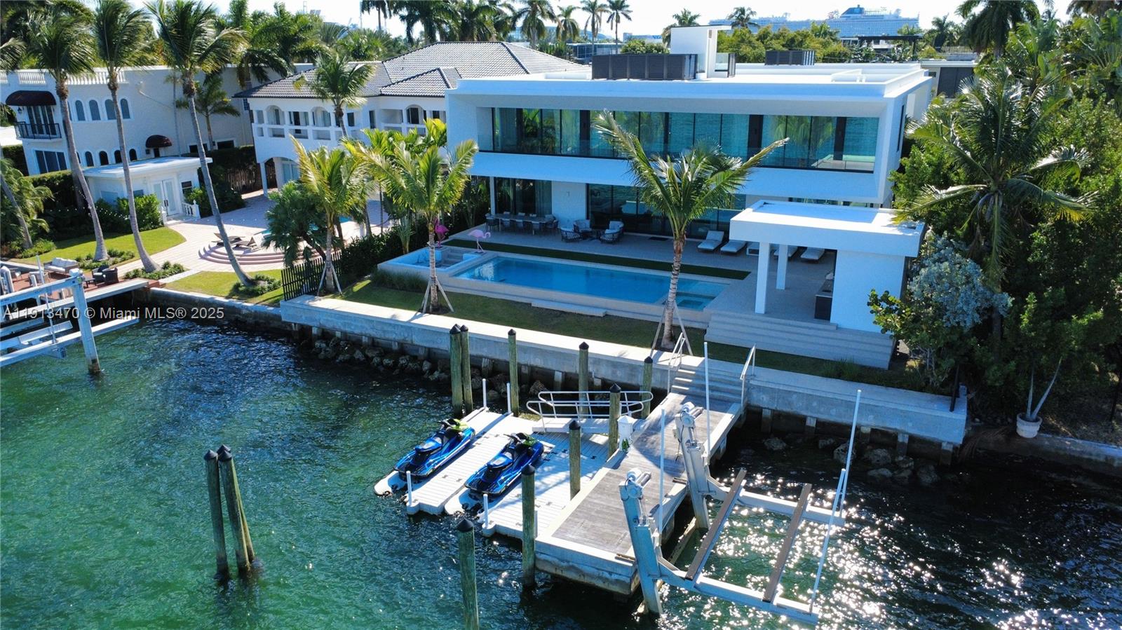 375 N Hibiscus Dr Miami Beach, FL 33139