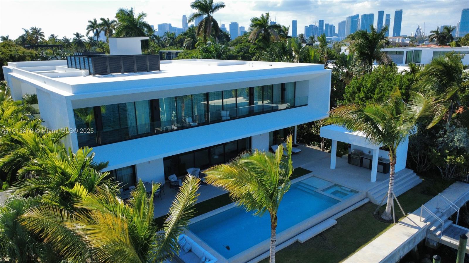 375 N Hibiscus Dr Miami Beach, FL 33139