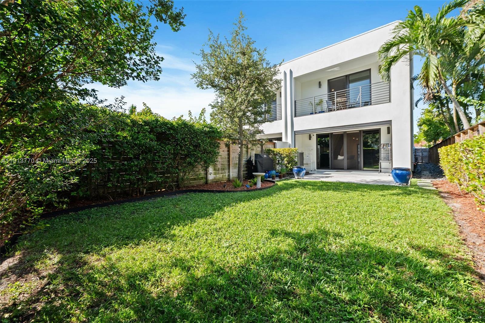 1226 NE 11th Ave Fort Lauderdale, FL 33304