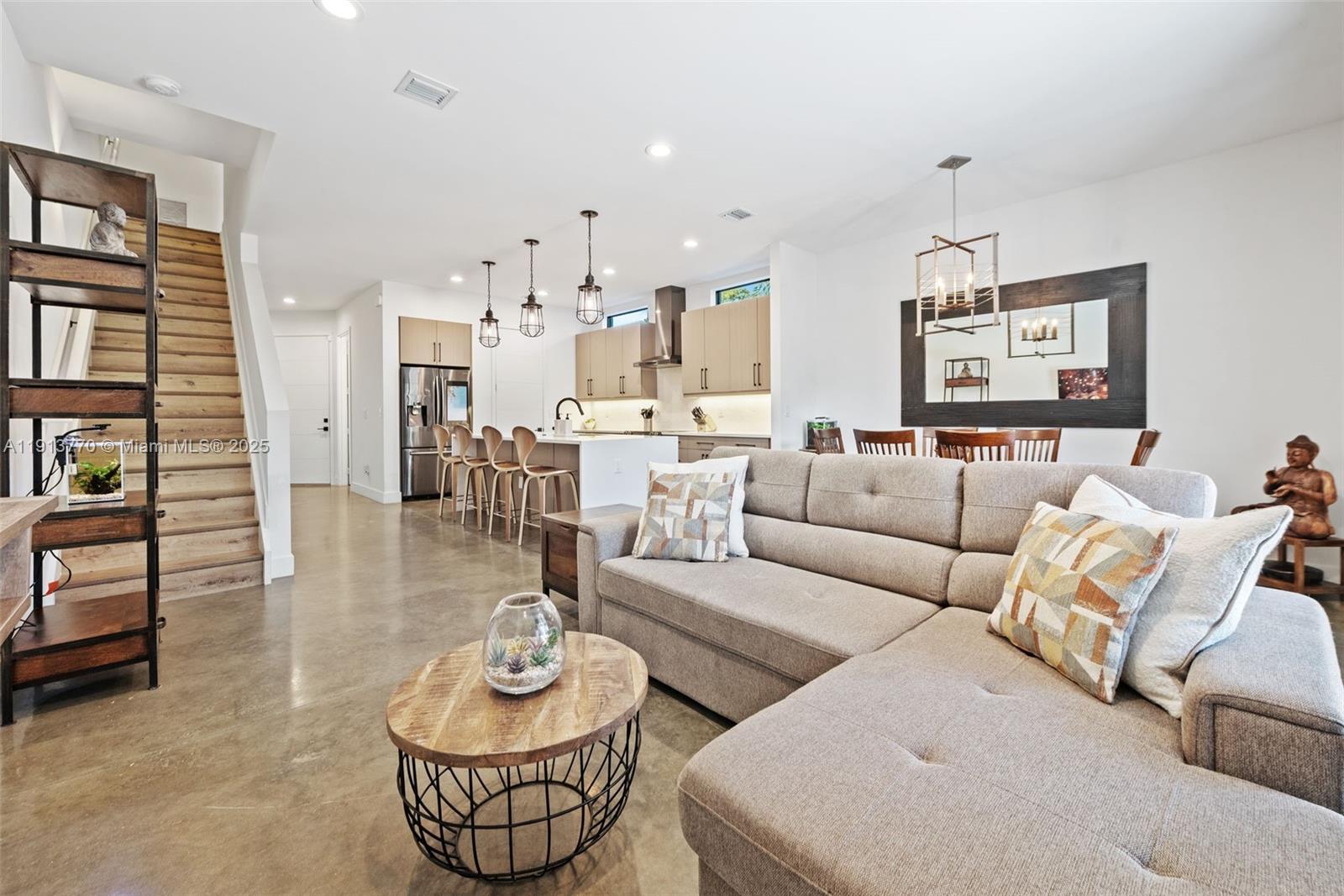 1226 NE 11th Ave Fort Lauderdale, FL 33304