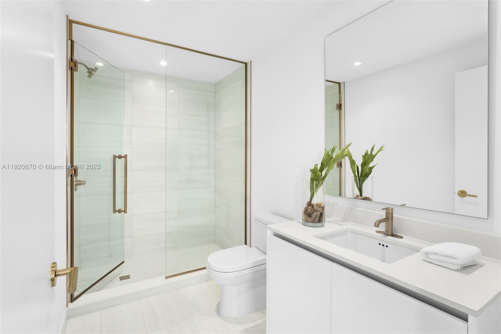 2678 Tigertail Ave #1504 Miami, FL 33133