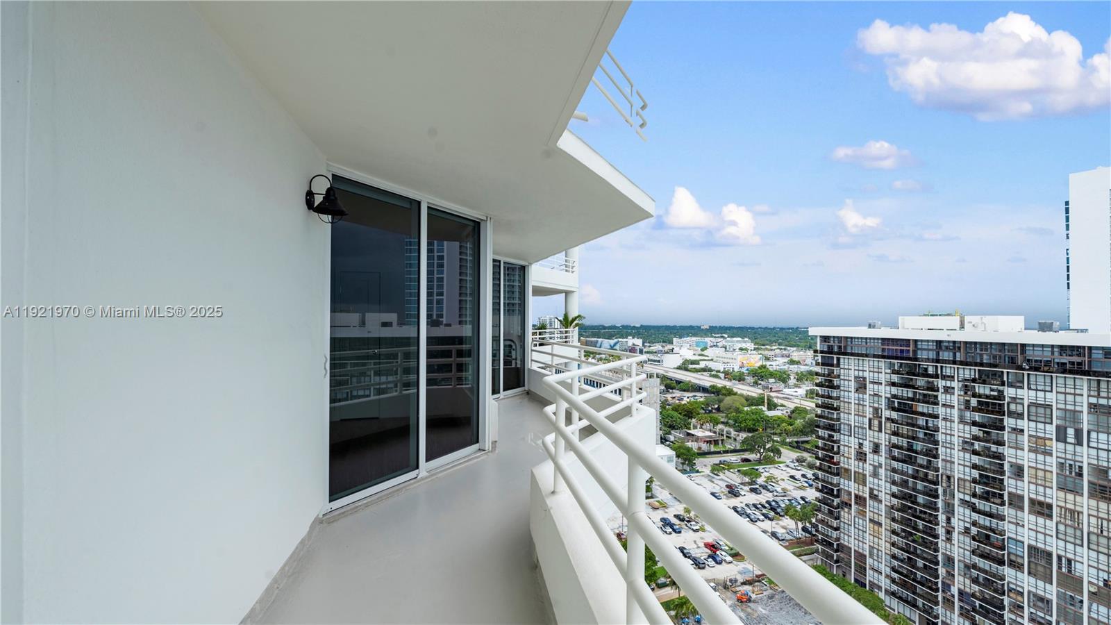 555 NE 34th St #901 Miami, FL 33137