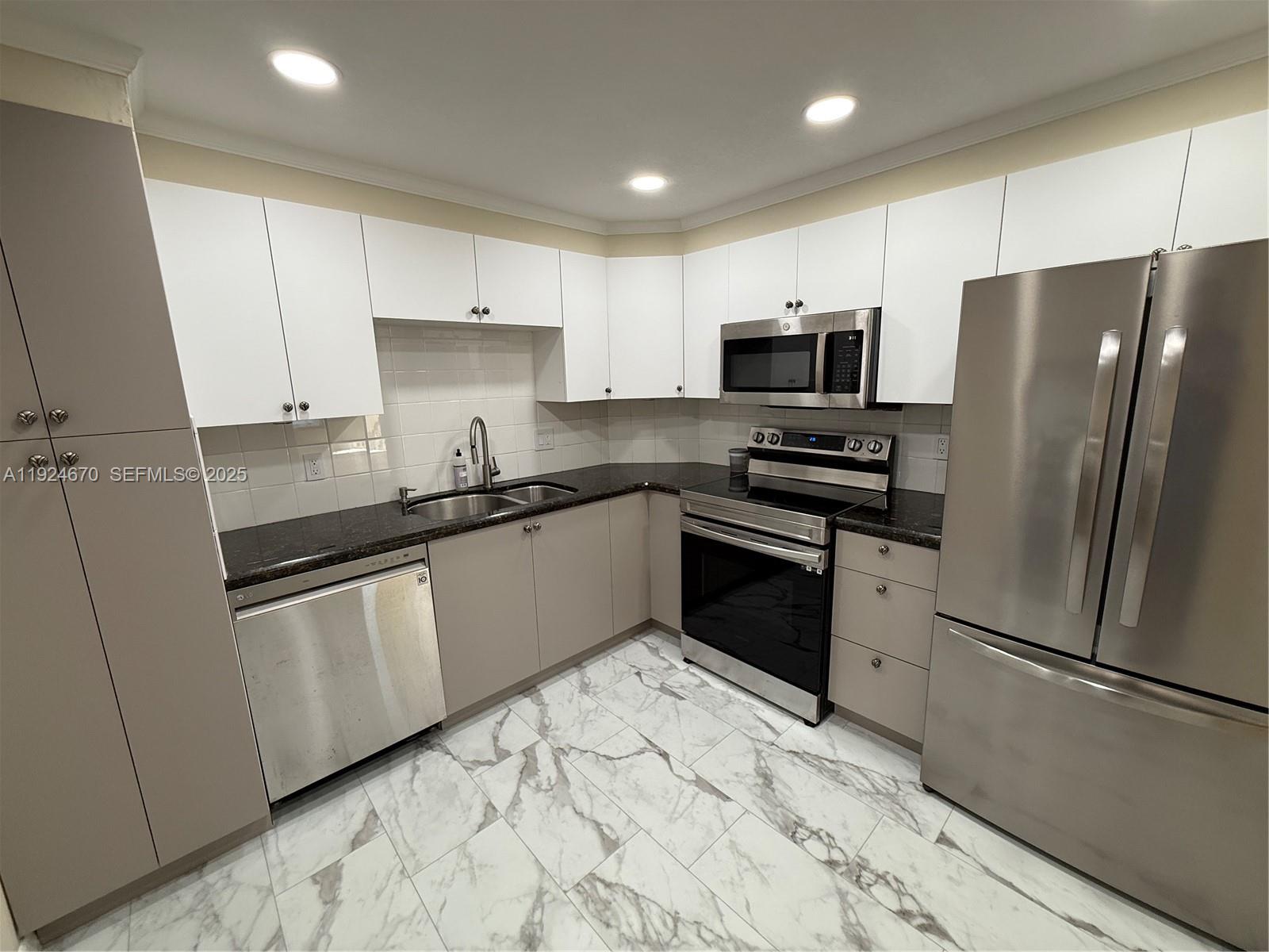 1950 S Ocean Dr #20E Hallandale Beach, FL 33009