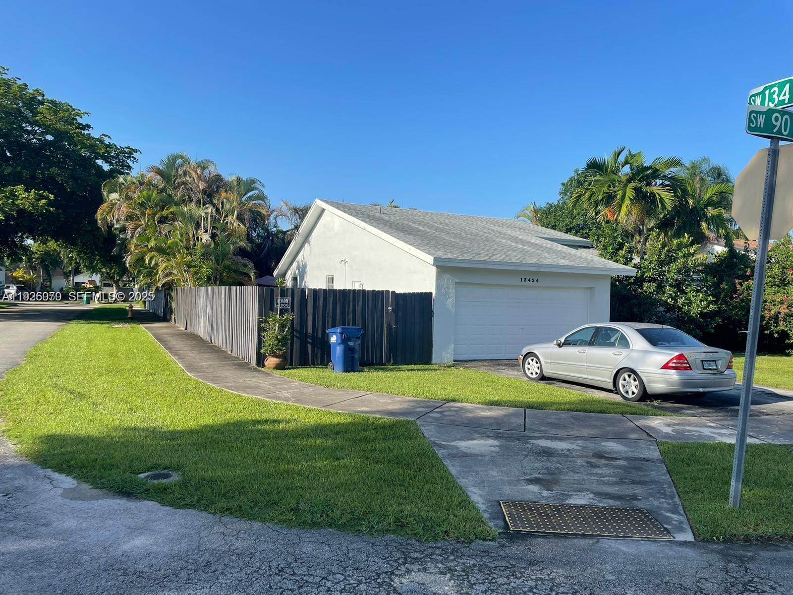 13424 SW 90th Ter Miami, FL 33186