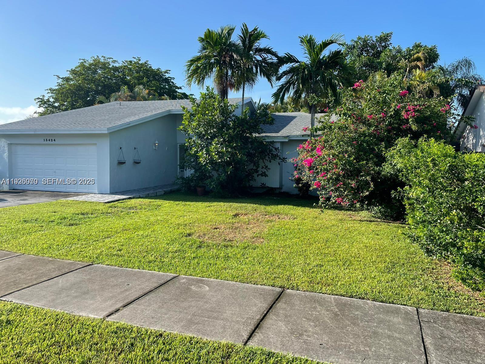 13424 SW 90th Ter Miami, FL 33186