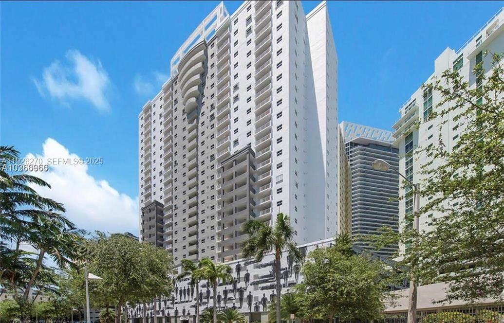 185 SE 14th Te #802 Miami, FL 33131