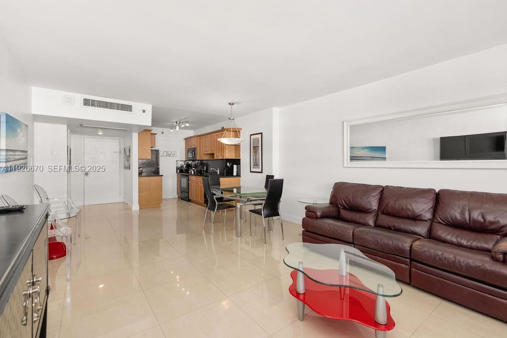 100 Lincoln Rd #702 Miami Beach, FL 33139