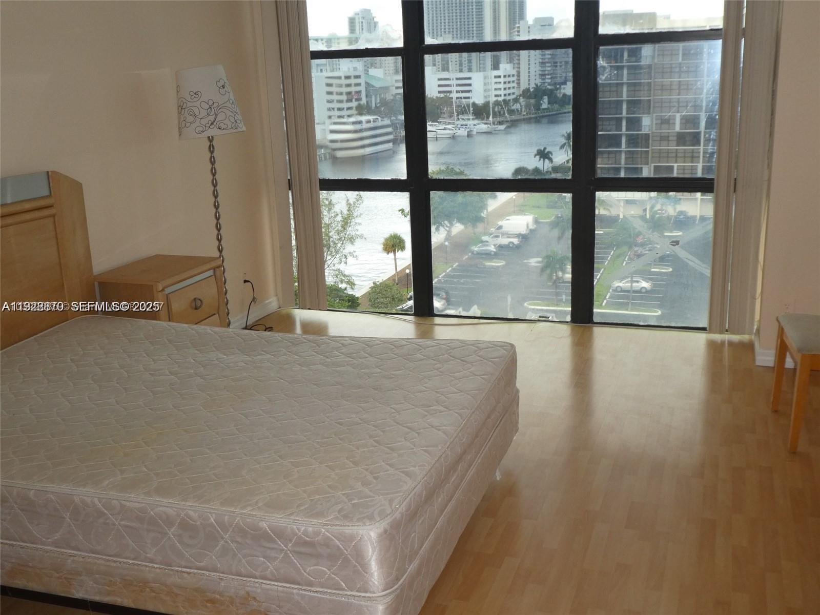 800 Parkview Dr #1018 Hallandale Beach, FL 33009