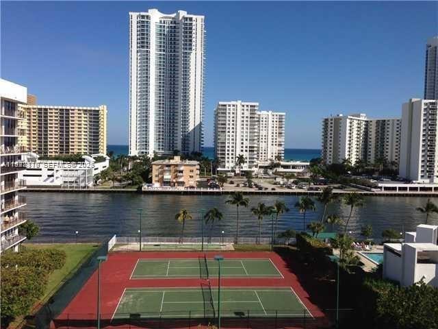 800 Parkview Dr #1018 Hallandale Beach, FL 33009