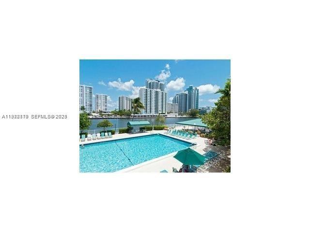 800 Parkview Dr #1018 Hallandale Beach, FL 33009