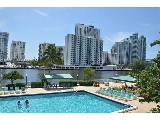 800 Parkview Dr #1018 Hallandale Beach, FL 33009