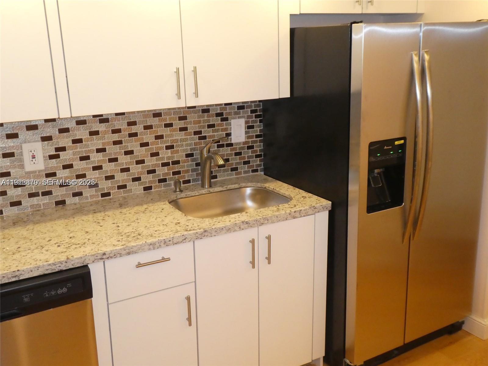 800 Parkview Dr #1018 Hallandale Beach, FL 33009