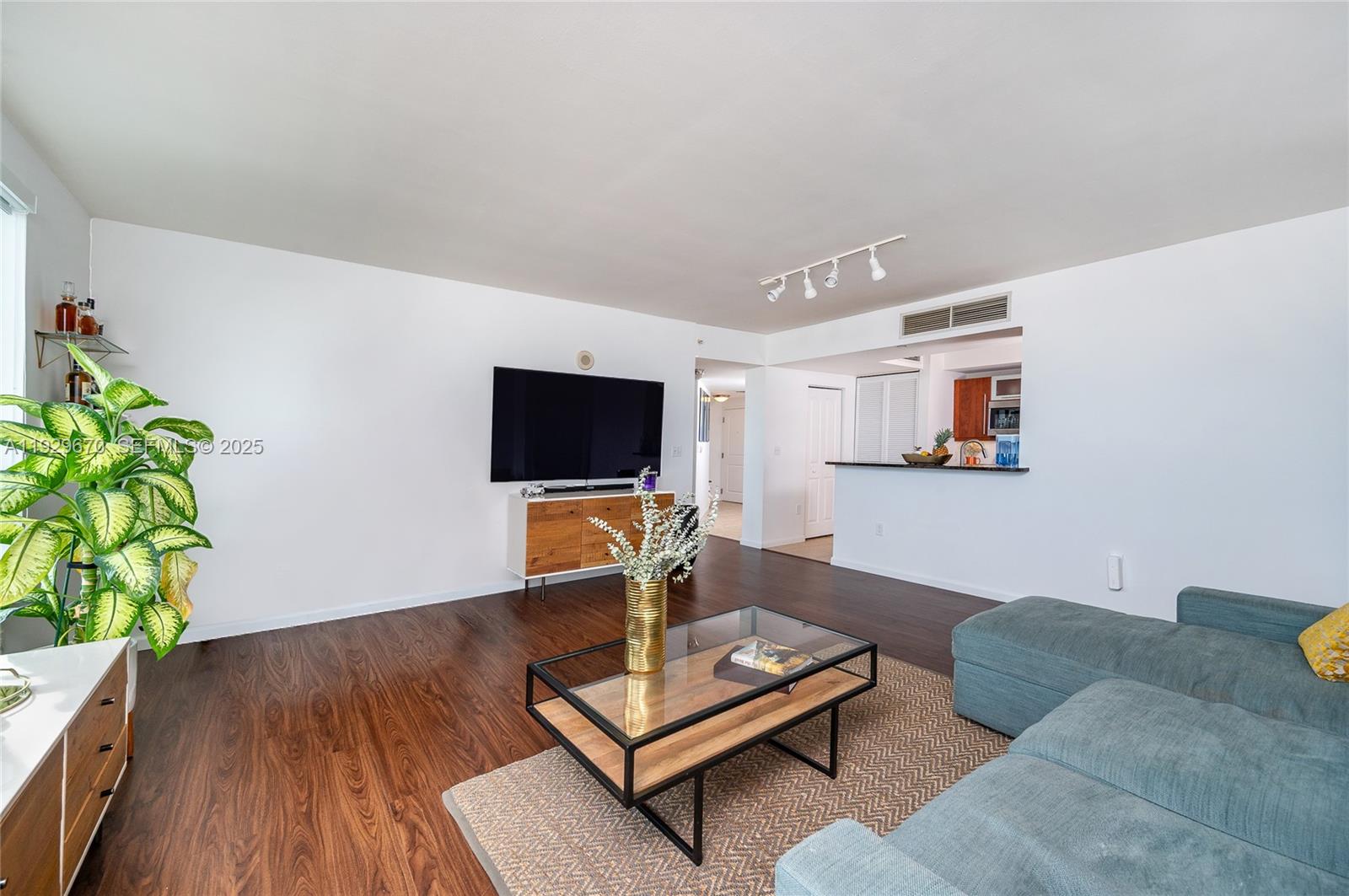 7350 SW 89th St #1702S Miami, FL 33156