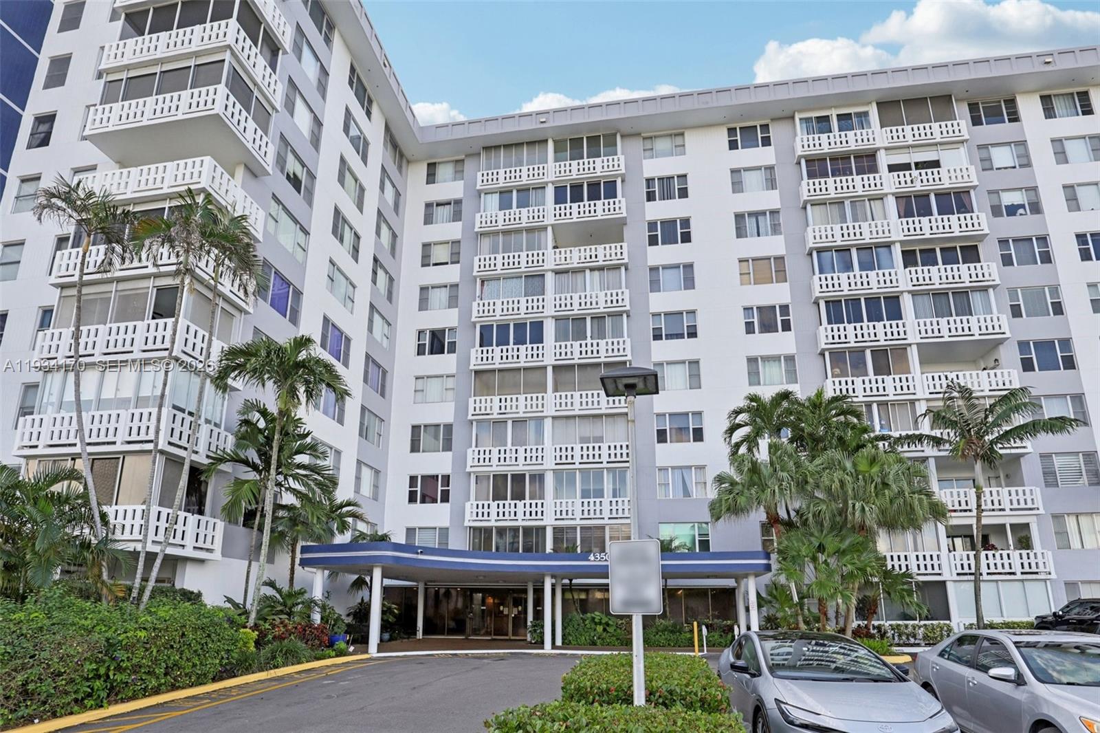 4350 Hillcrest Dr #702