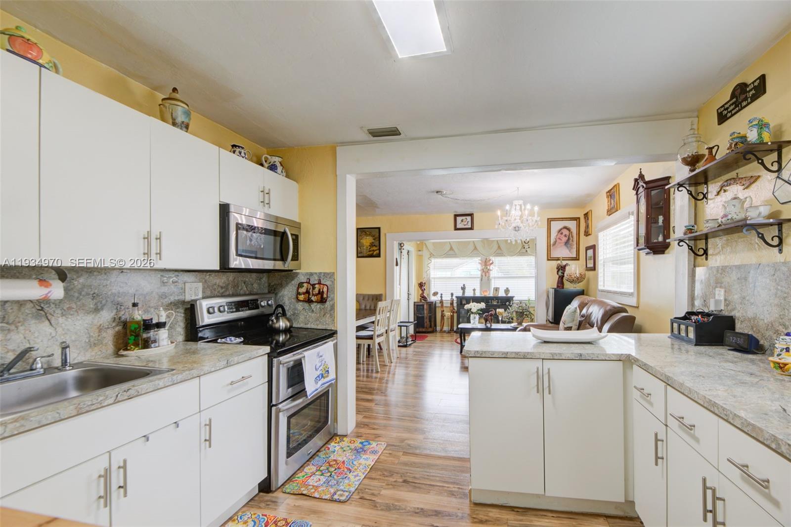 1911 NW 52nd St Miami, FL 33142