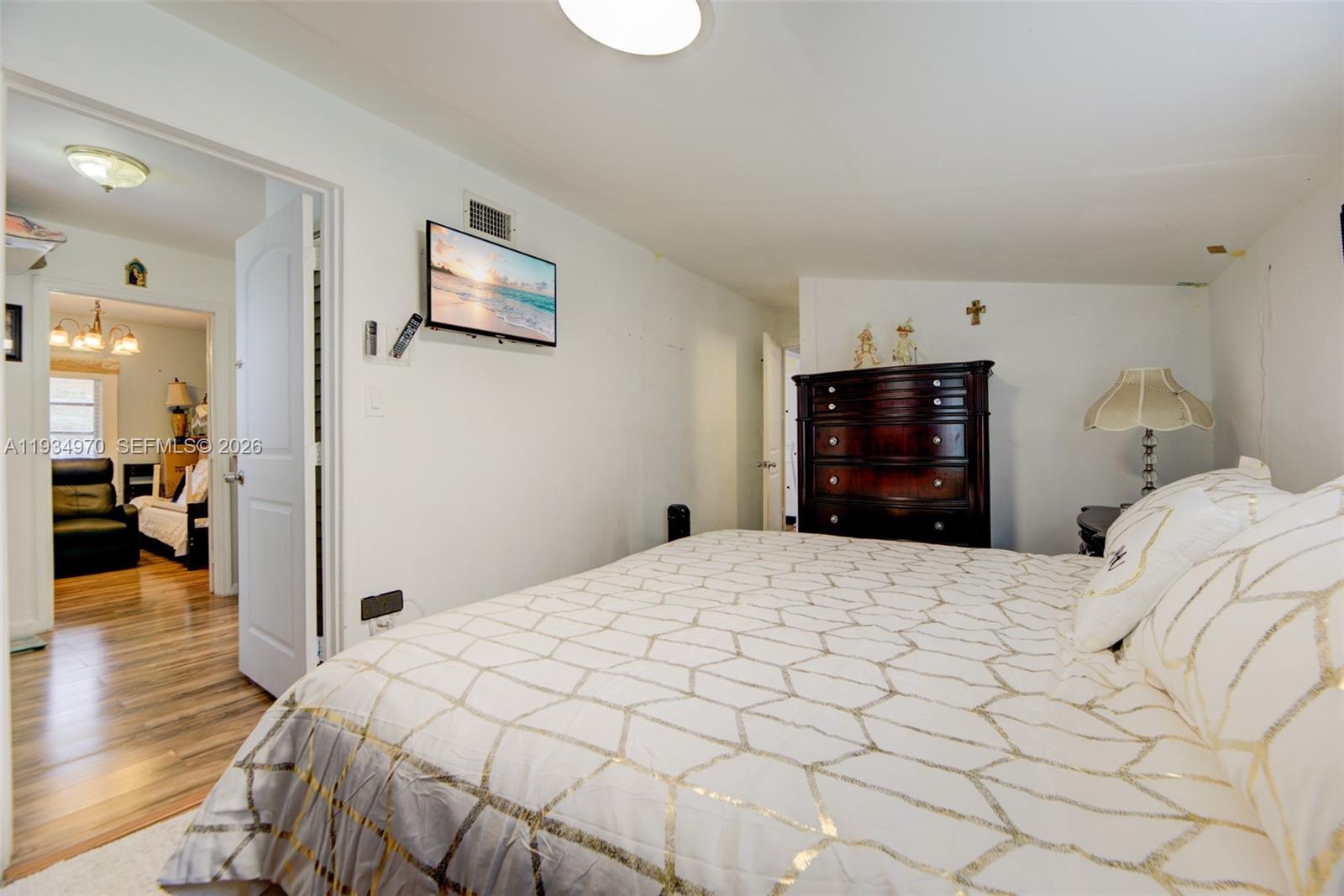 1911 NW 52nd St Miami, FL 33142