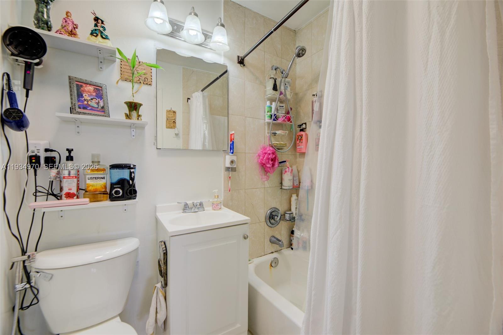 1911 NW 52nd St Miami, FL 33142