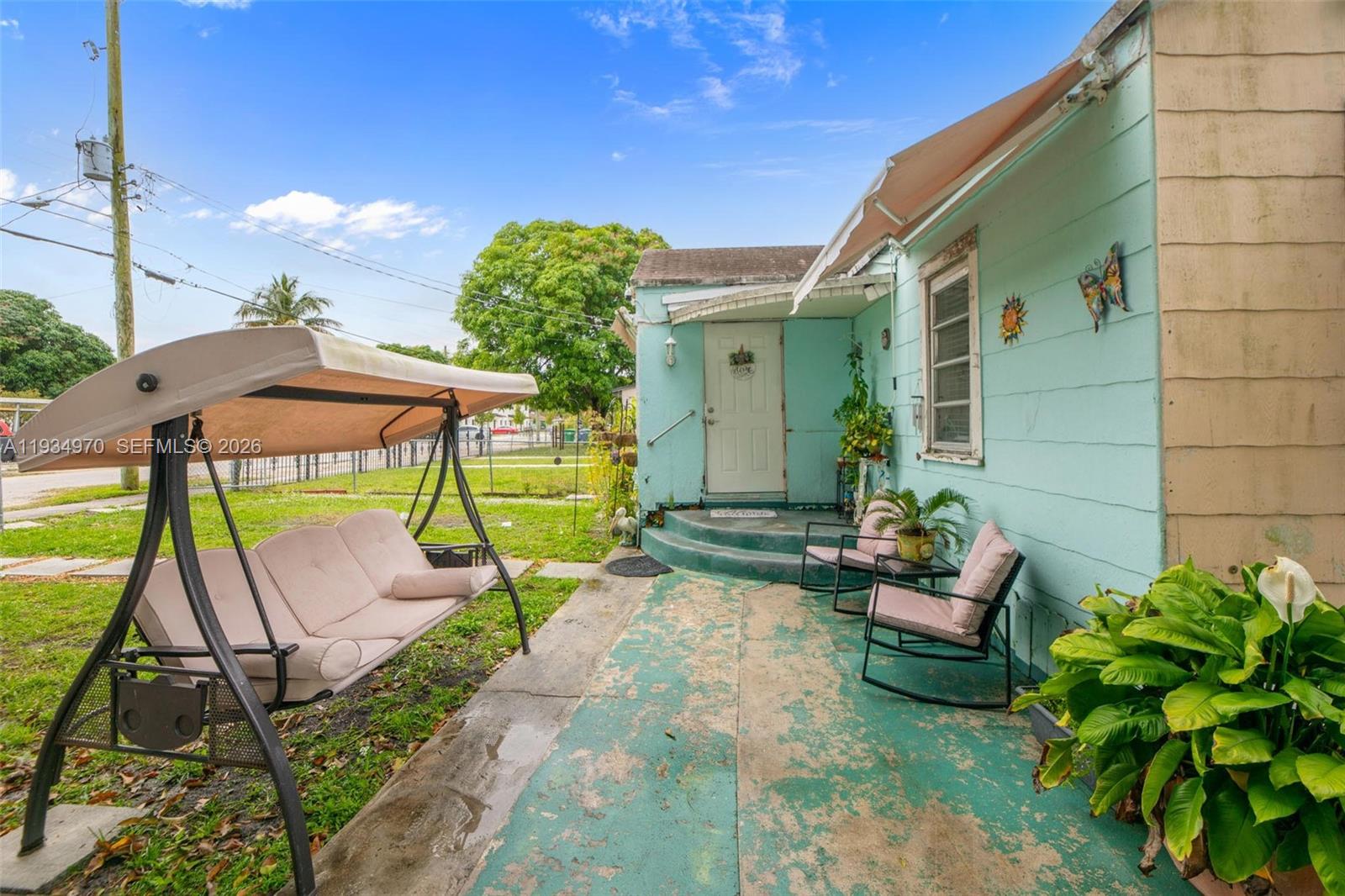 1911 NW 52nd St Miami, FL 33142