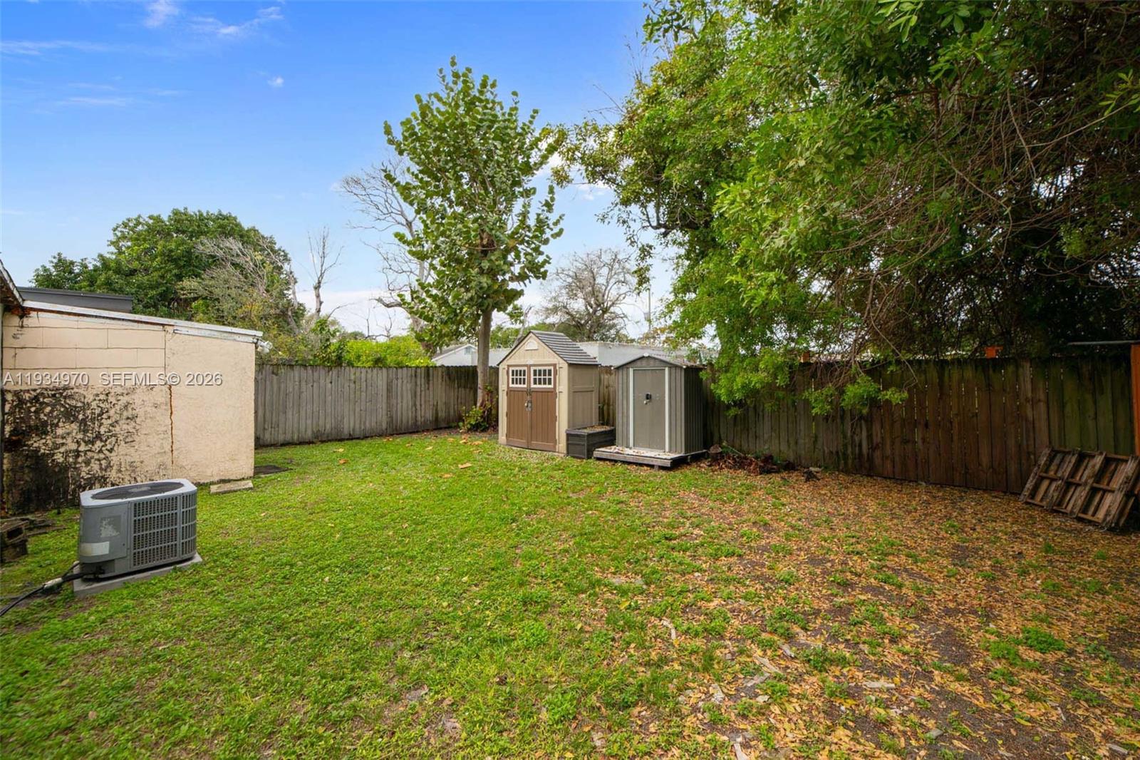 1911 NW 52nd St Miami, FL 33142